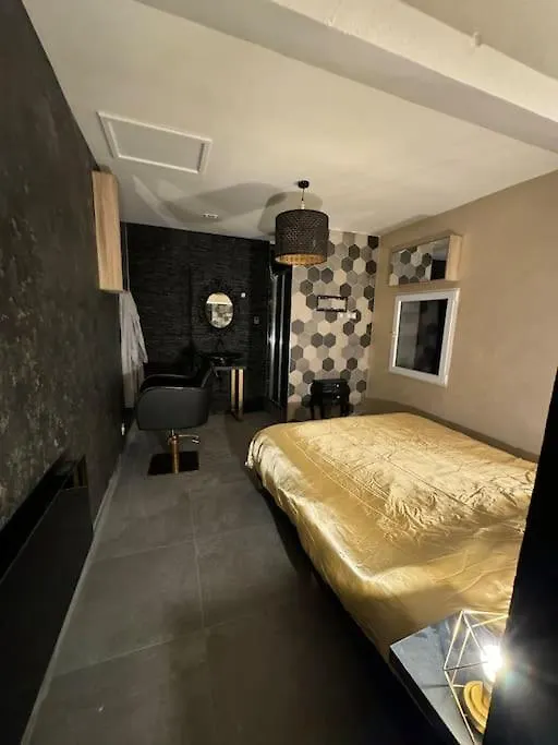 13 Nuances De Grey Jacuzzi Villa Marseilles Frankrijk